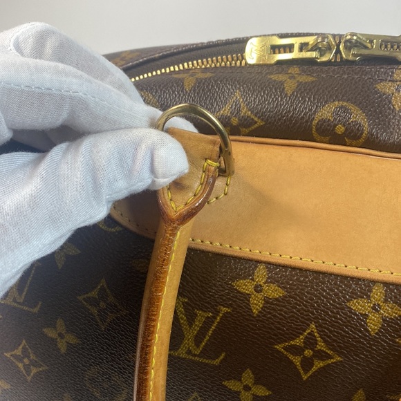 Authentic Louis Vuitton GM Duebe Monogram Canvis Hand bag. - Picture 5 of 11